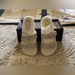 Flip flops, furry, darling, pretty.